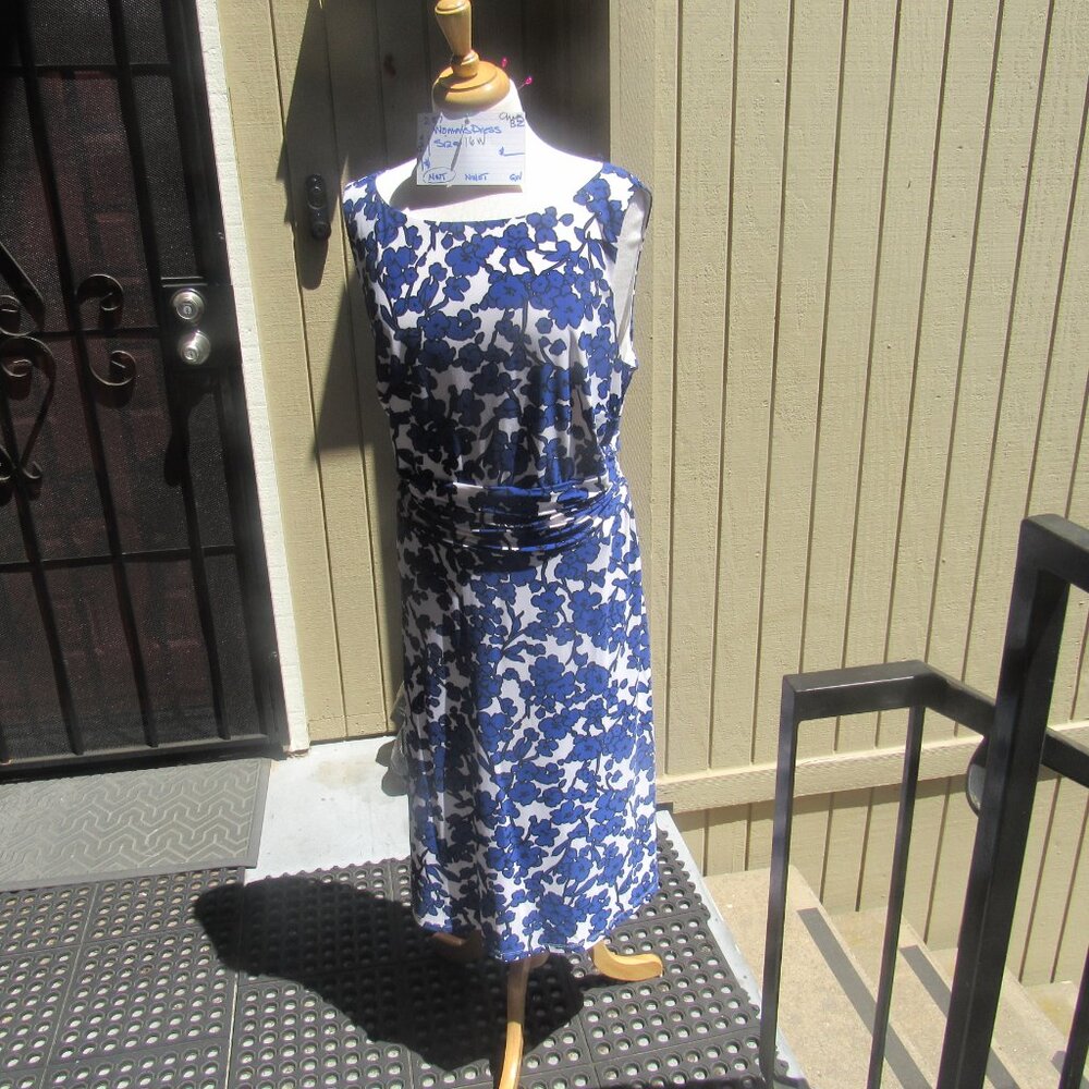 #287  NEW WOMEN'S FLORAL DRESS BY CHAPS  (SIZE 16W))